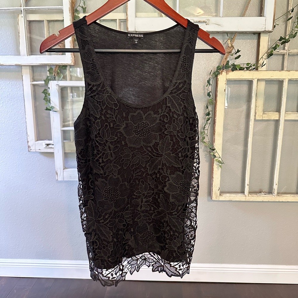 Express tank with flower overlay